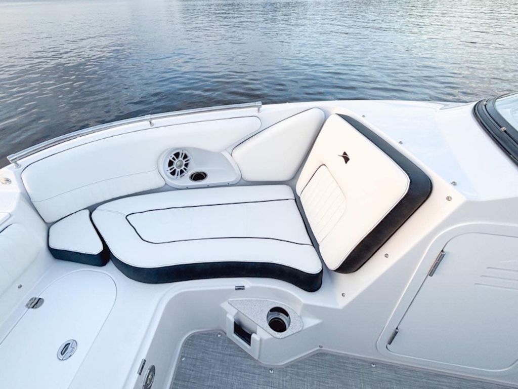 2027 Stingray 22DC Base