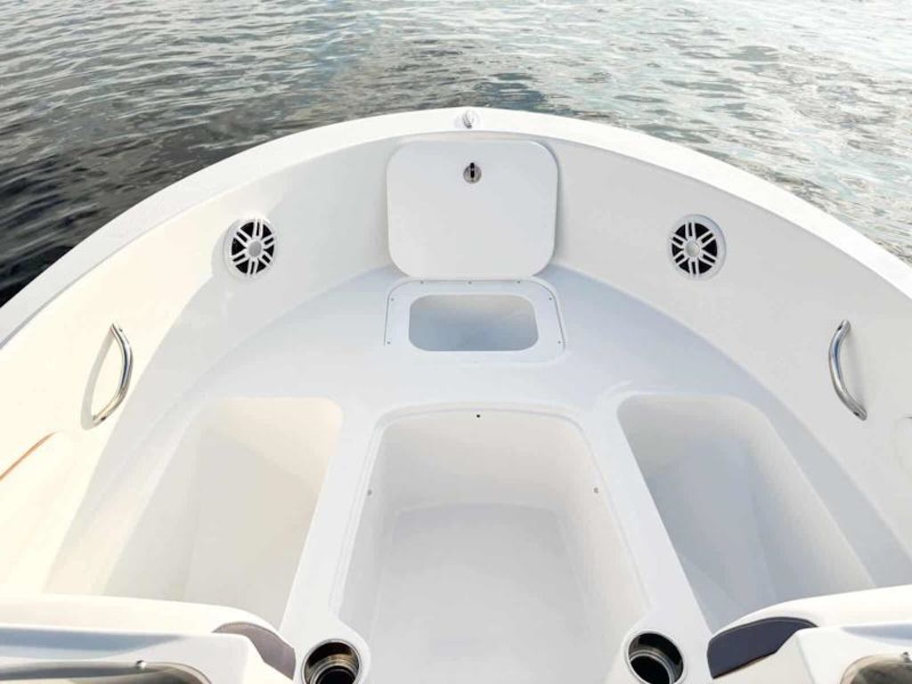 2027 Stingray 17DC Base