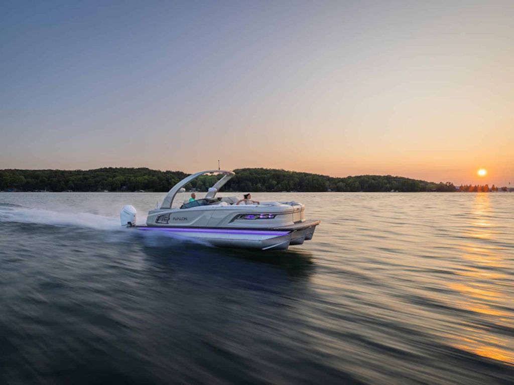 2026 Avalon Excalibur Elite Windshield 25 FT