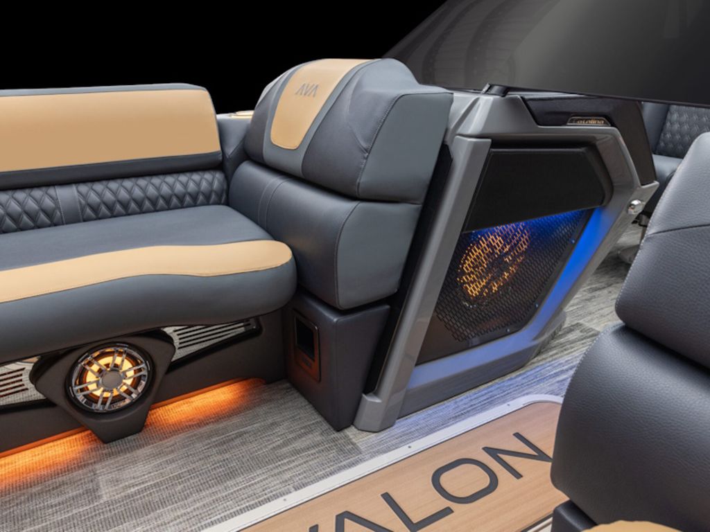 2026 Avalon Catalina Quad Lounger Shift Windshield 27 FT