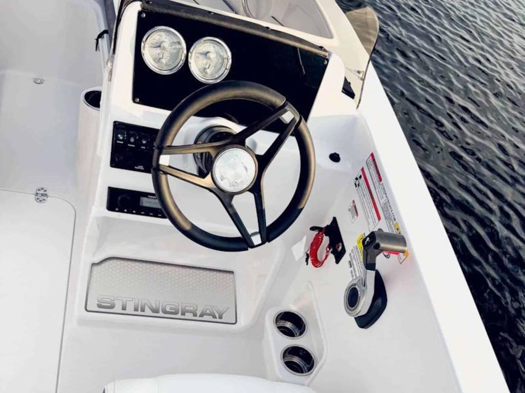 2027 Stingray 17DC Base