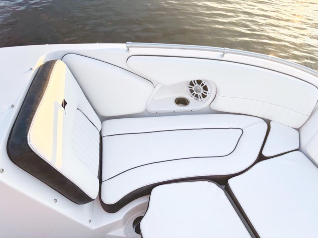 2027 Stingray 22DC Base