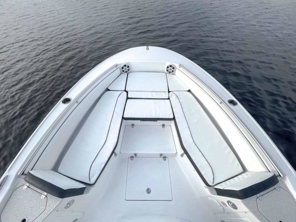 2027 Stingray 24HY (CC) Base