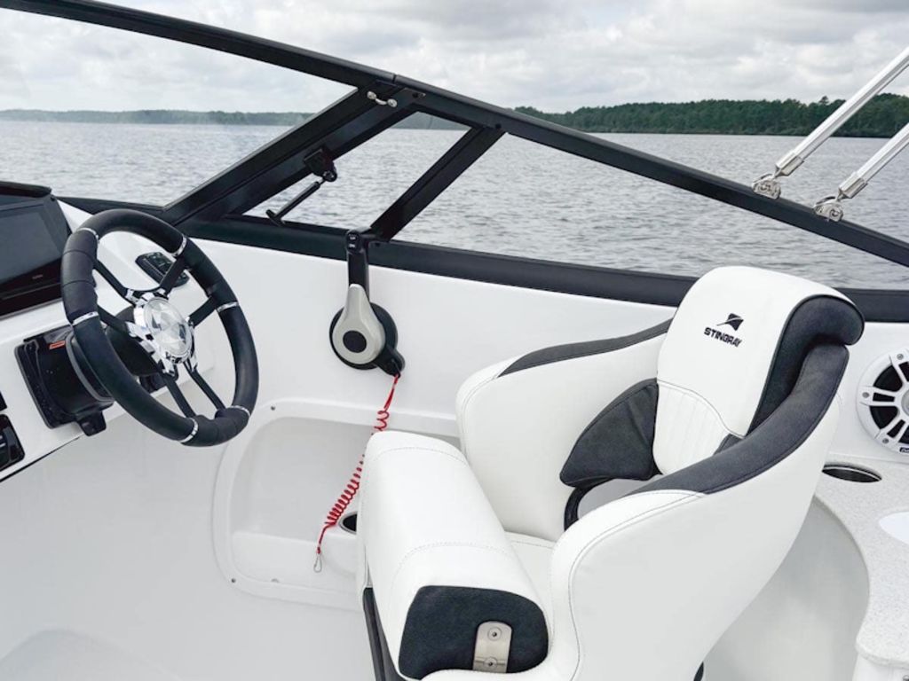 2027 Stingray 24DC Base