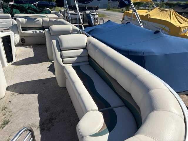 Used 2011 AVALON 2585EL PARADISE TRI TOON