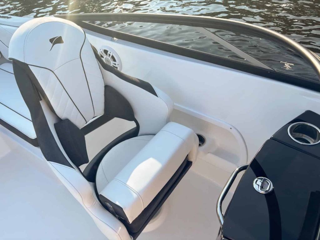 2027 Stingray 23 OSX Base