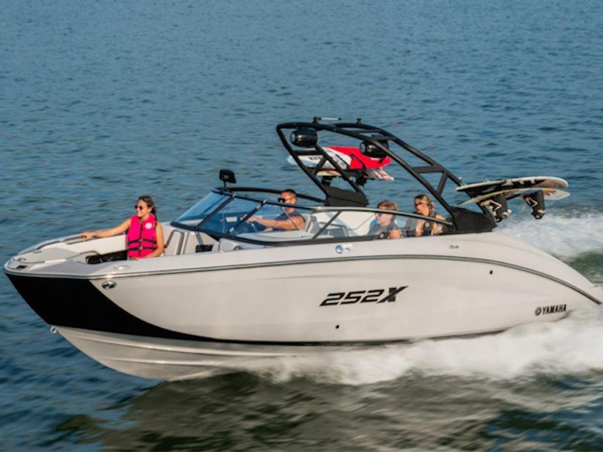 2026 Yamaha Marine 252XE Base