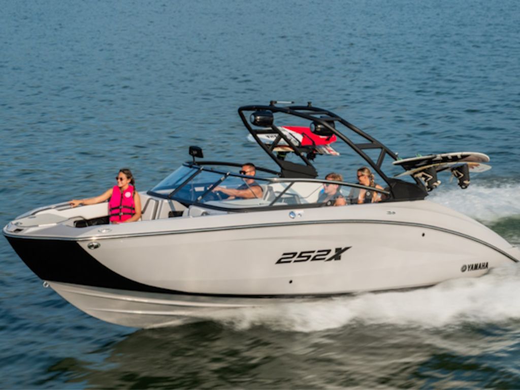 2026 Yamaha Marine 252XE Base