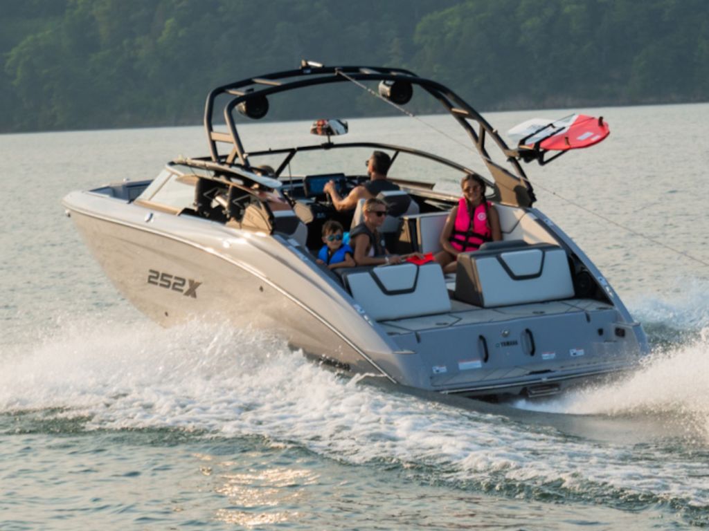 2026 Yamaha Marine 252XE Base