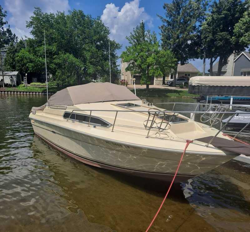 Used 1985 Searay Sundancer 270 10FT BEAM
