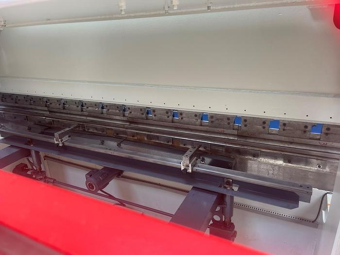 Usato PIEGATRICE SALA IDRAULICA 3000X110 TON