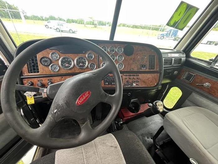Used 2004 Peterbilt 357 Roll-Off