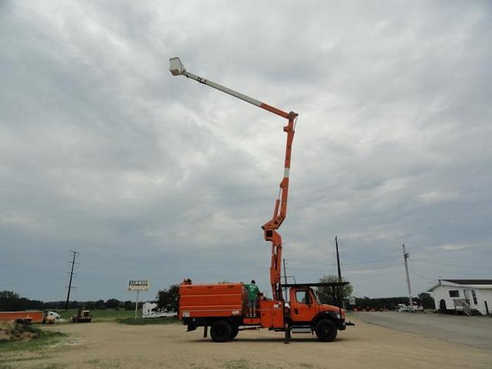 Used 2011 FREIGHTLINER BUSINESS CLASS M2 106