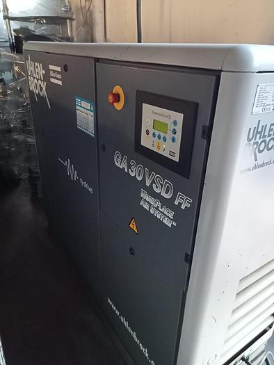 Gebraucht 03 verschiedene Kompressoren (z.B. ATLAS COPCO)  mit Trockner