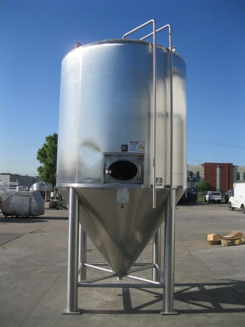 Used 2400 GALLON STORAGE TANK.  NSI NEWLAND MODEL UT80B SERIAL UT646