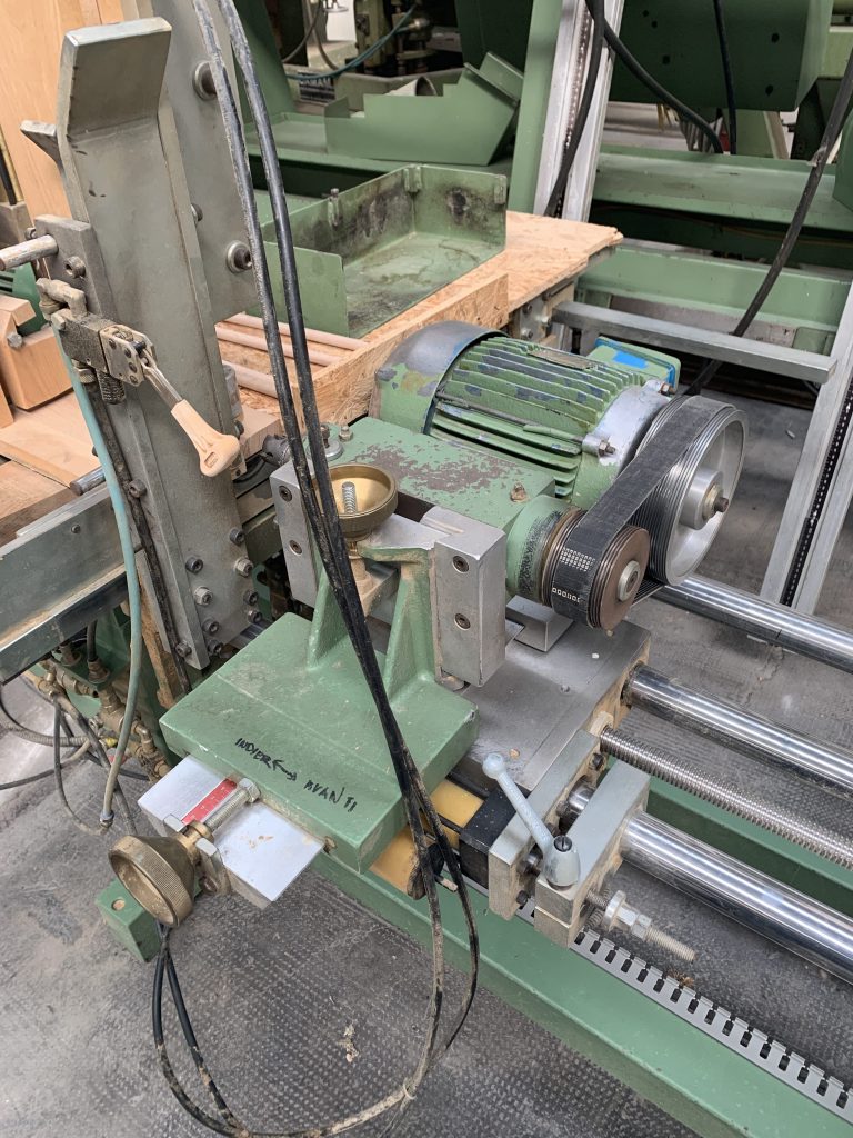 Usato Fresatrice smussatrice doppia, automatica, per fuselli tondi o prodotti similari