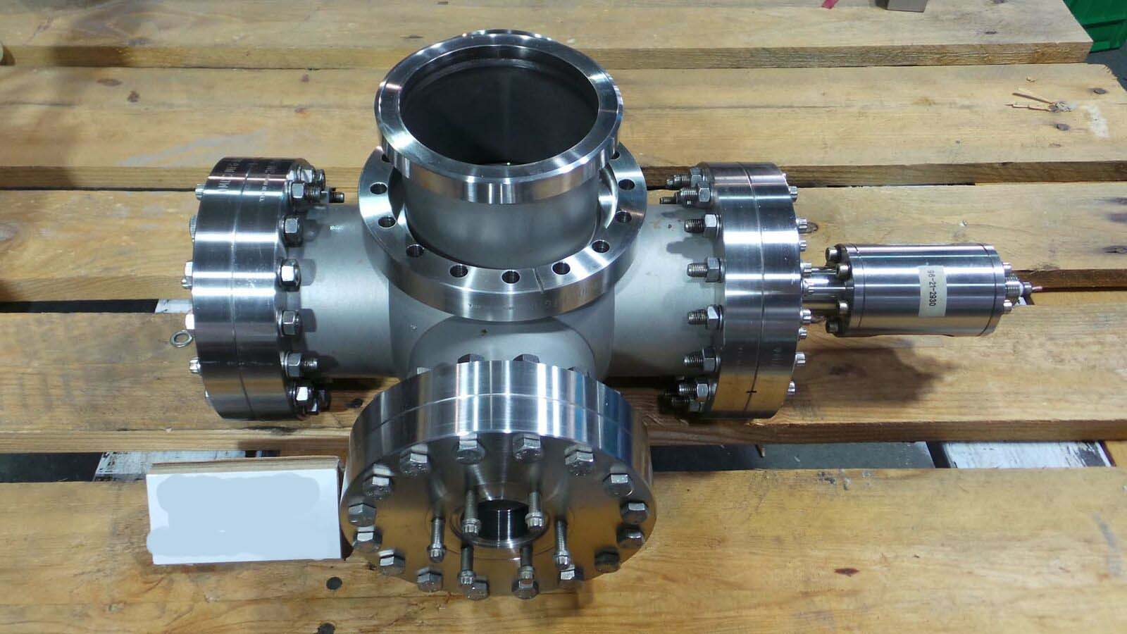 Used MDC-MFG Inc MDC-MFG MDC-MFG Inc, 5 Way Flange / With Alcatel CF2P High Cacuum Cold Cathode /