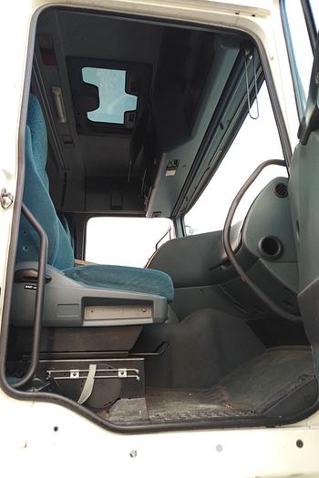 Used 2005 DAF XF95 430 manual tractor unit