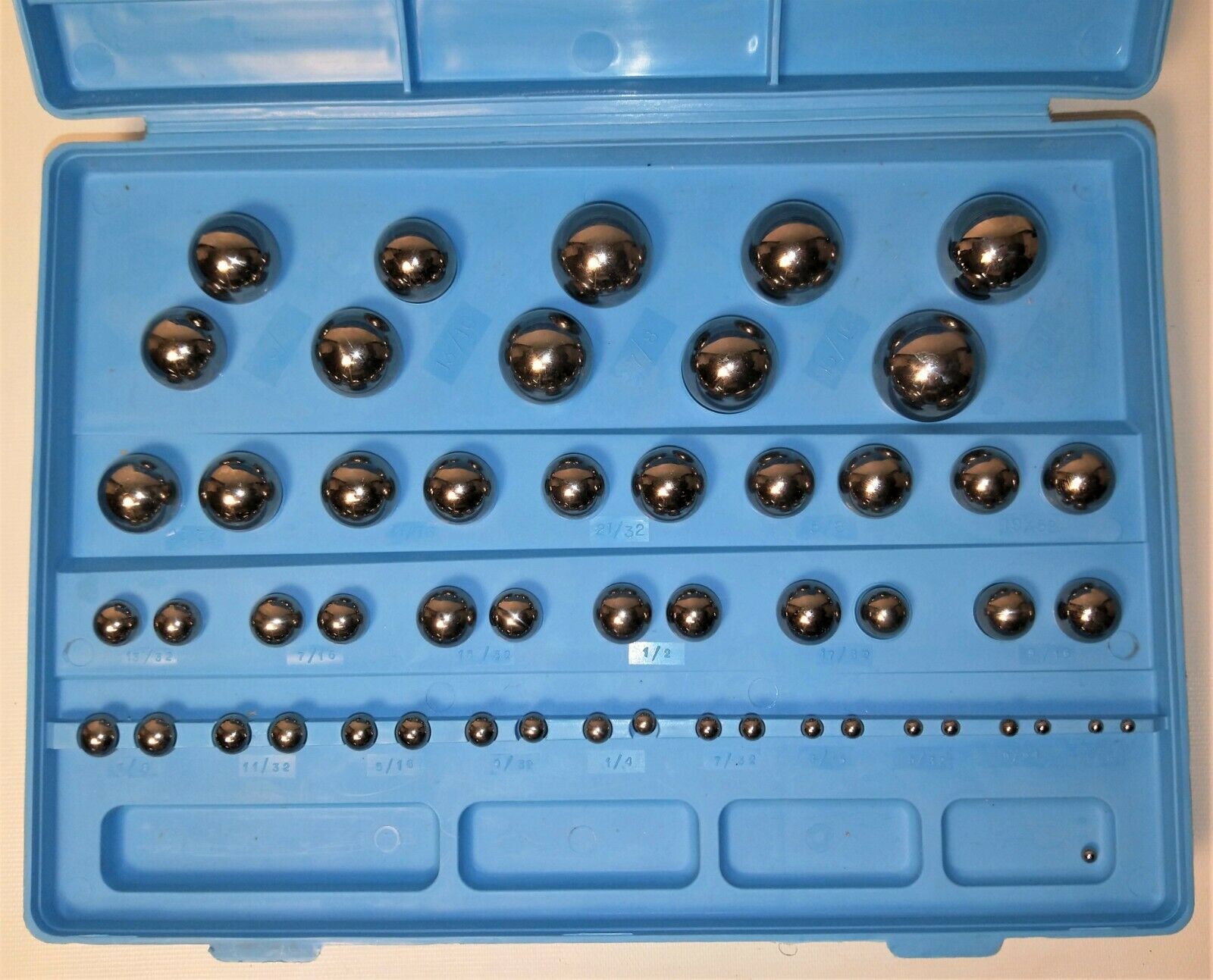 New open box Precision Components Grade 25 Steel Ball Bearings