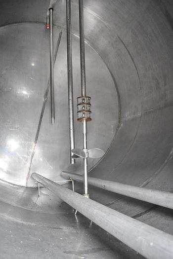 D'occasion USED 8560 GALLON TANK, STAINLESS STEEL, HORIZONTAL, DOUBLE COMPARTMENT TANK