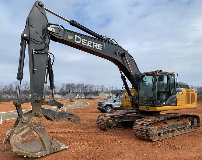 Used 2018 DEERE 250G LC with progressive link hydraulic thumb