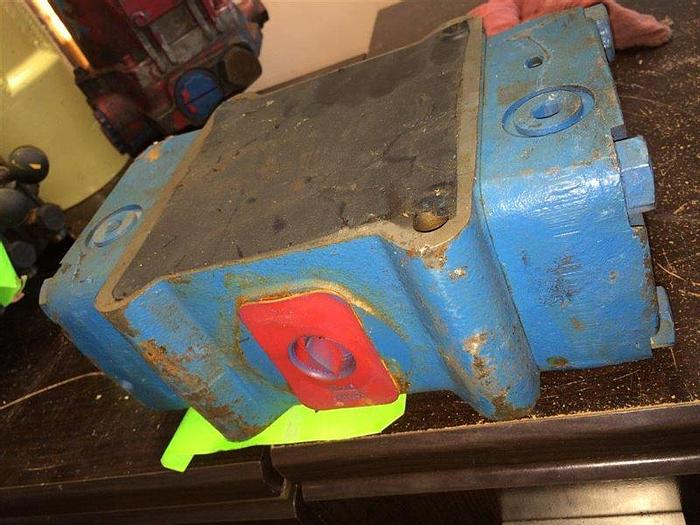 Used 0 Vickers CHX2501FBA1A38B1A3810 HYDRAULIC VALVE
