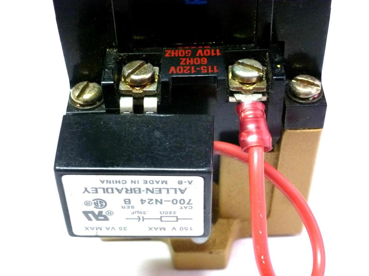 Used ALLEN BRADLEY 700-P400A1 RELAY SER. B W/ 700-PT SER. A TIME DELAY UNIT 700P400A1