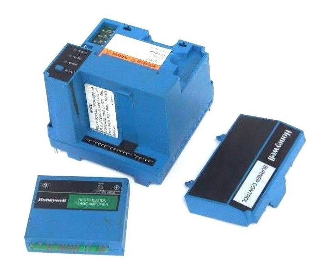 Used HONEYWELL RM7823A-1016 PRIMARY FLAME SWITCH W/ R7847A-1033 FLAME AMPLIFIER