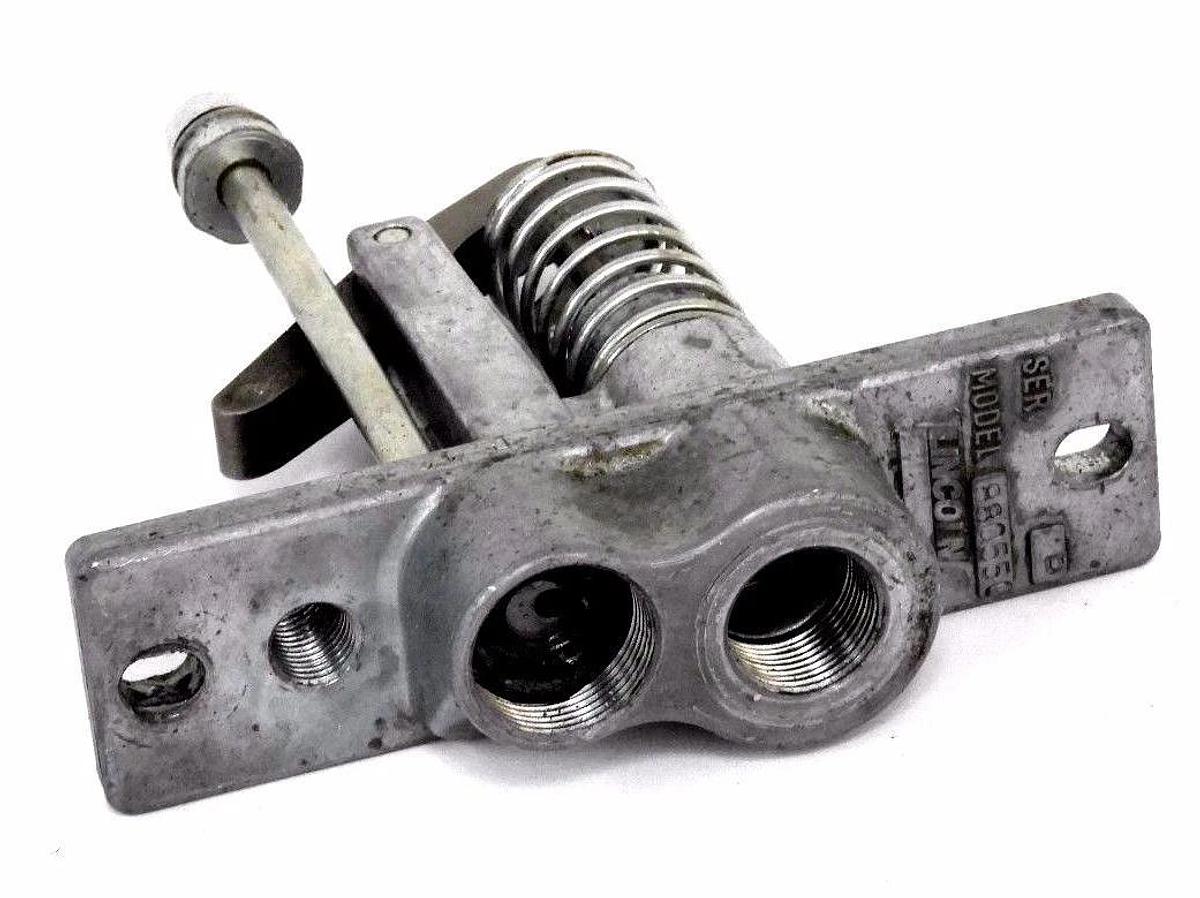 Used LINCOLN 880550 SER. D LUBRICATOR PUMP