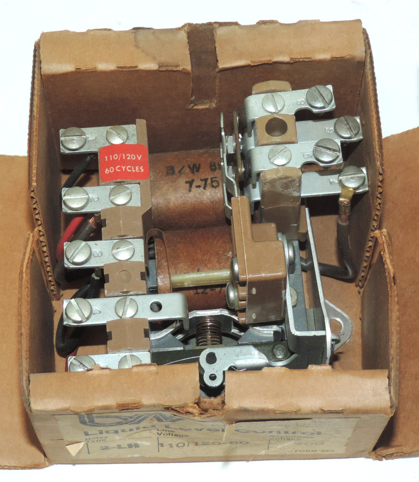 NIB B/W CONTROL INC. 2-LH LIQUID LEVEL CONTROL 2LH, LINE VOLTAGE: 110/120-60
