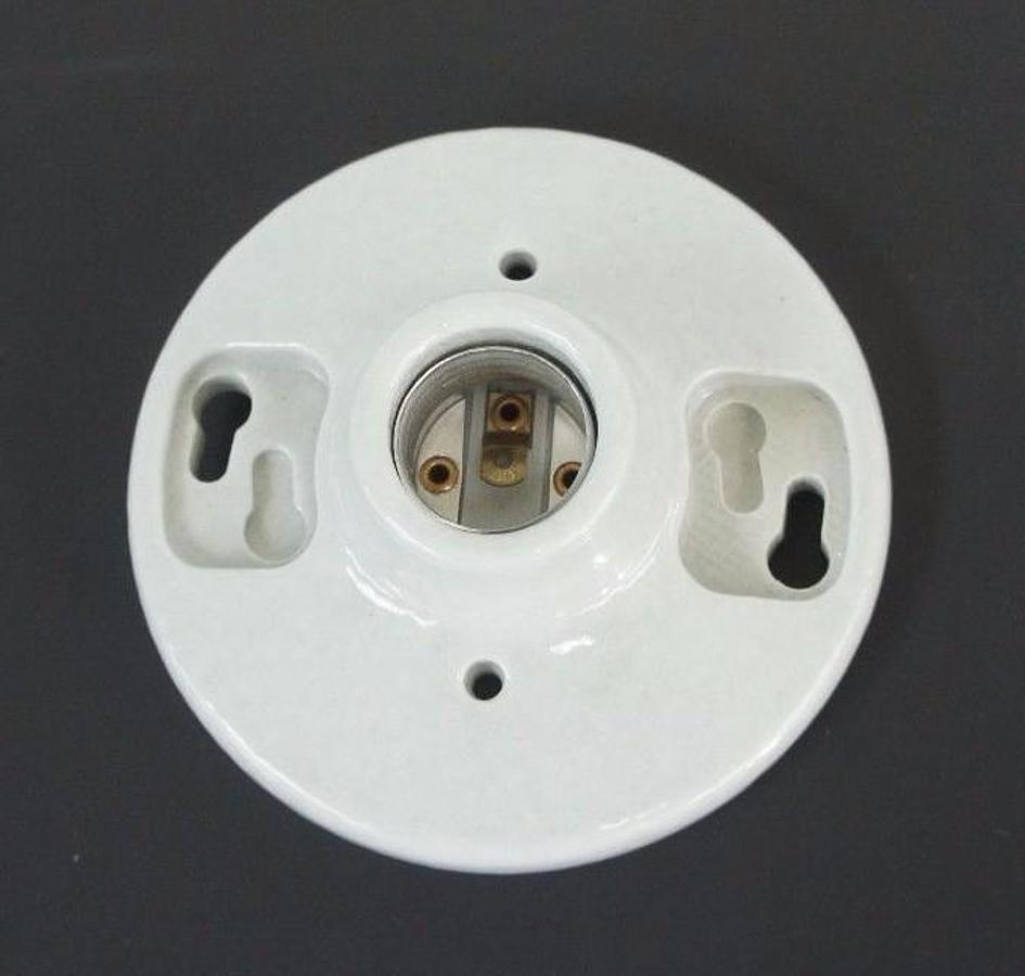 Used LOT OF 4 NEW LEVITON 660W, 250V PORCELAIN LAMP HOLDERS