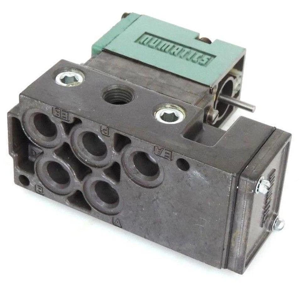 Used NUMATICS 082SA425K046T30 SOLENOID VALVE BLOCK 120V 50HZ .15 AMPS 150PSIG