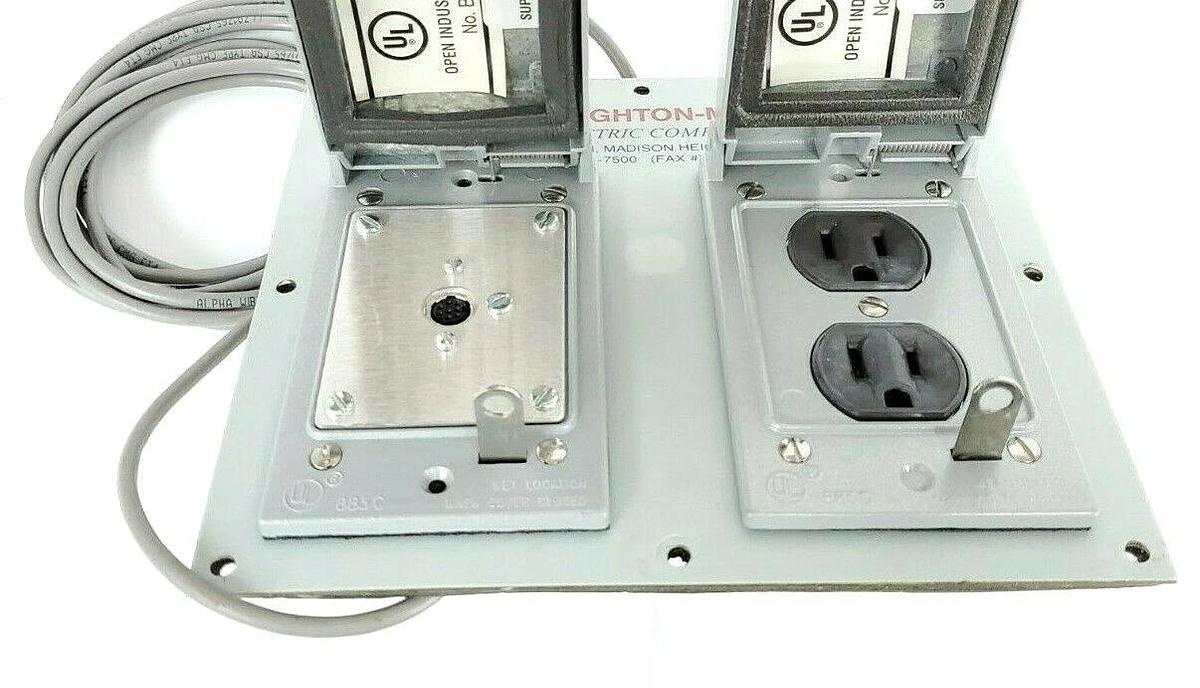 Used MCNAUGHTON-MCKAY BE-467766 INDUSTRIAL CONTROL PANEL MCMCCP-P5D CONVENIENCE PORT