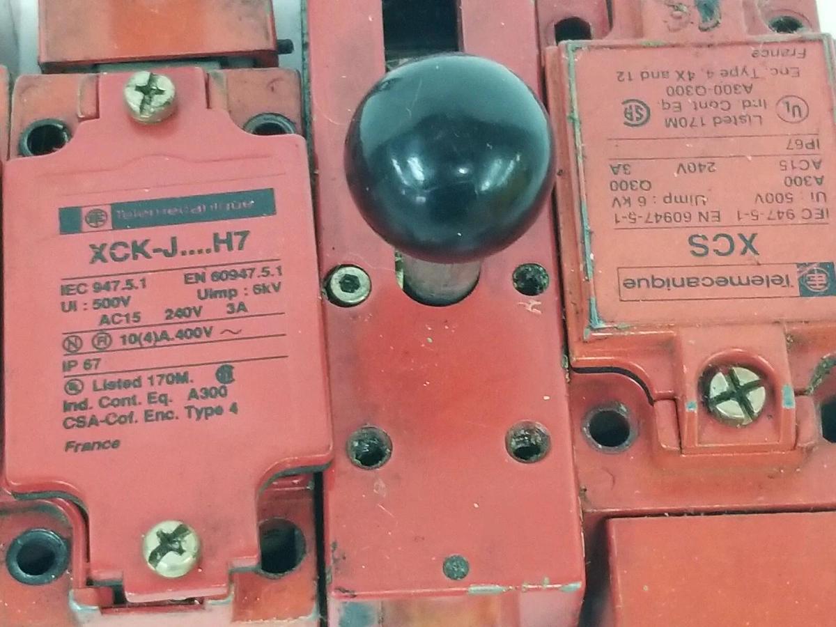 Used LOT OF TELEMECANIQUE XCS LIMIT SWITCH PARTS