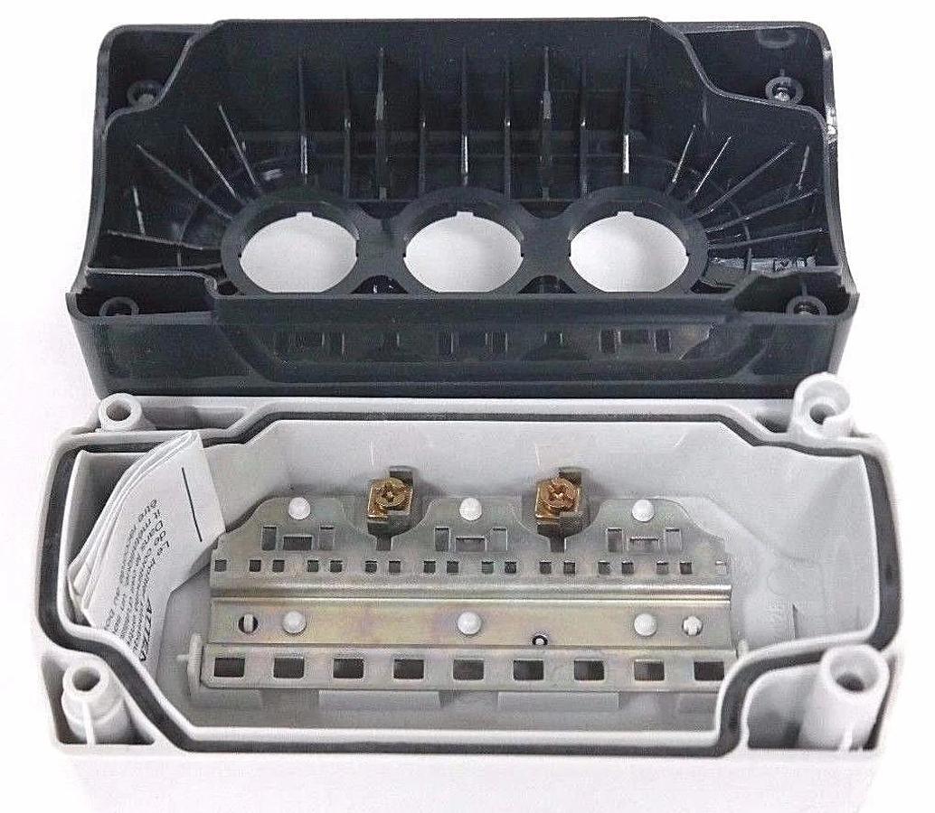 Used LOT OF 2 NIB TELEMECANIQUE XALD03 PUSHBUTTON ENCLOSURES 600VAC, 10AMP