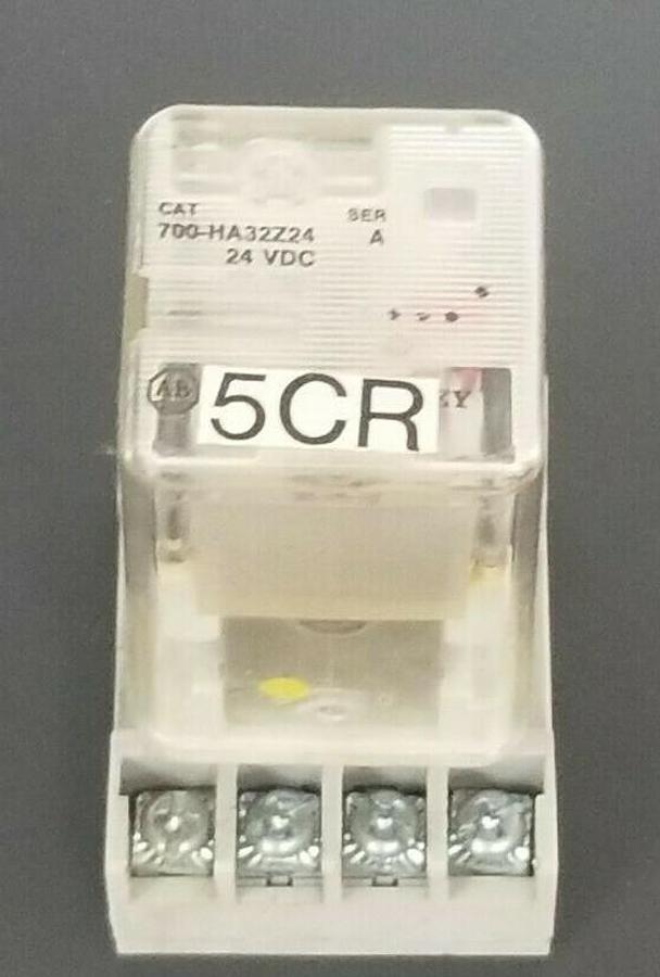 Used ALLEN BRADLEY 700-HA32Z24 CONTROL RELAY SER. A 24VDC W/ 5X852F RELAY SOCKET
