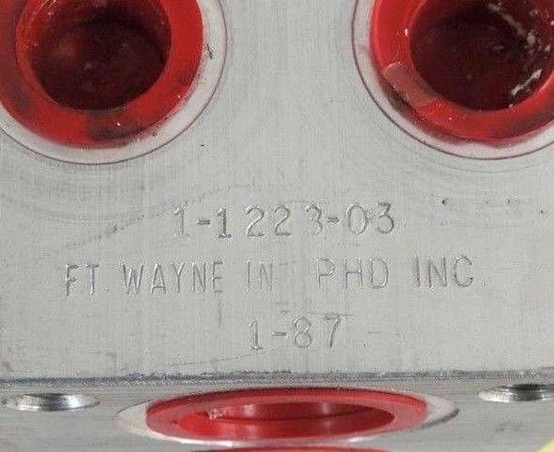 Used PHD 1-1223-03 VALVE MANIFOLD 9-3/4" X 3-1/2" X 3" 1122304