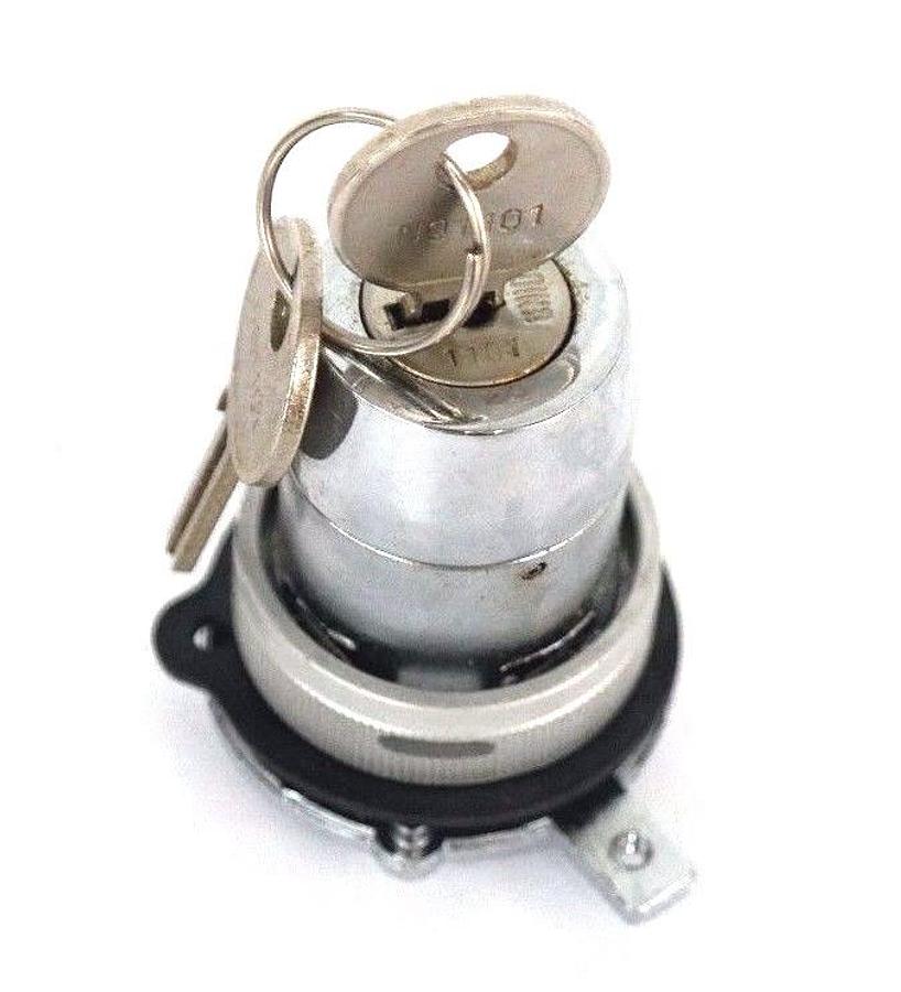 Used NEW SQUARE D 9001-TS3K10 SELECTOR SWITCH W/KEY 9001TS3K10