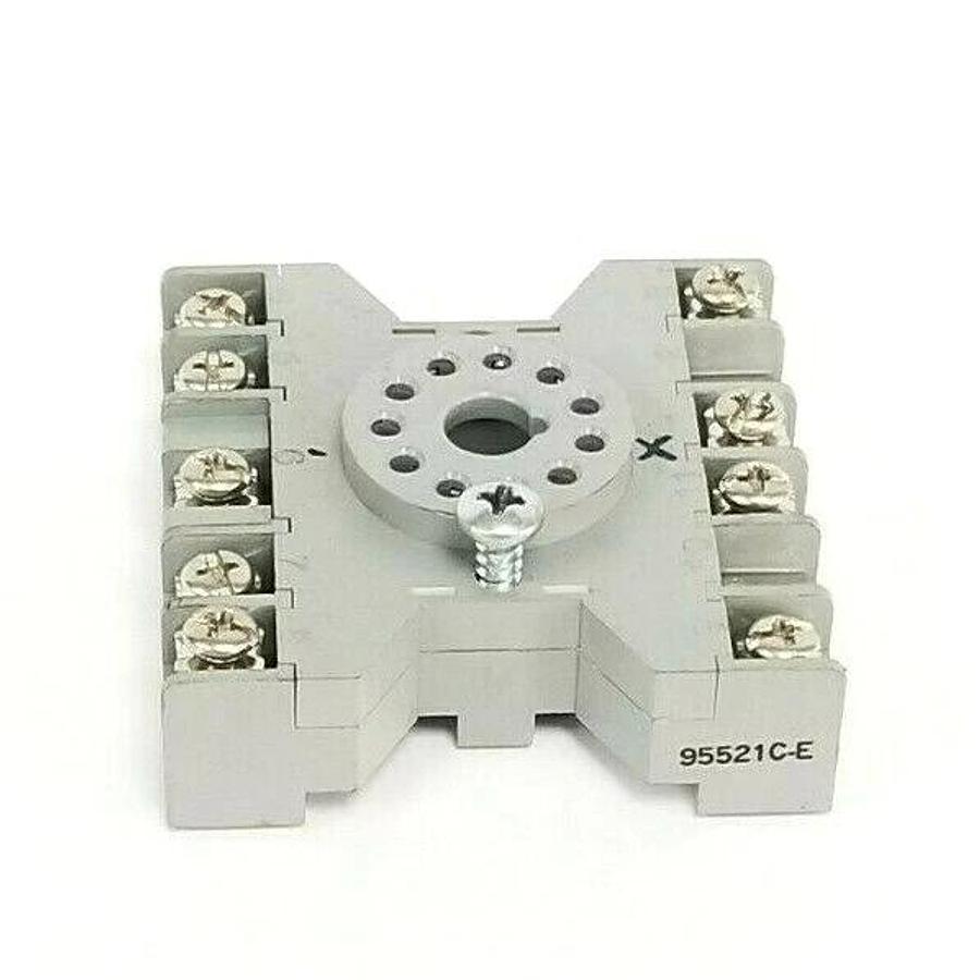 Used DAYTON 6X156E SOCKET 10A, 300VAC