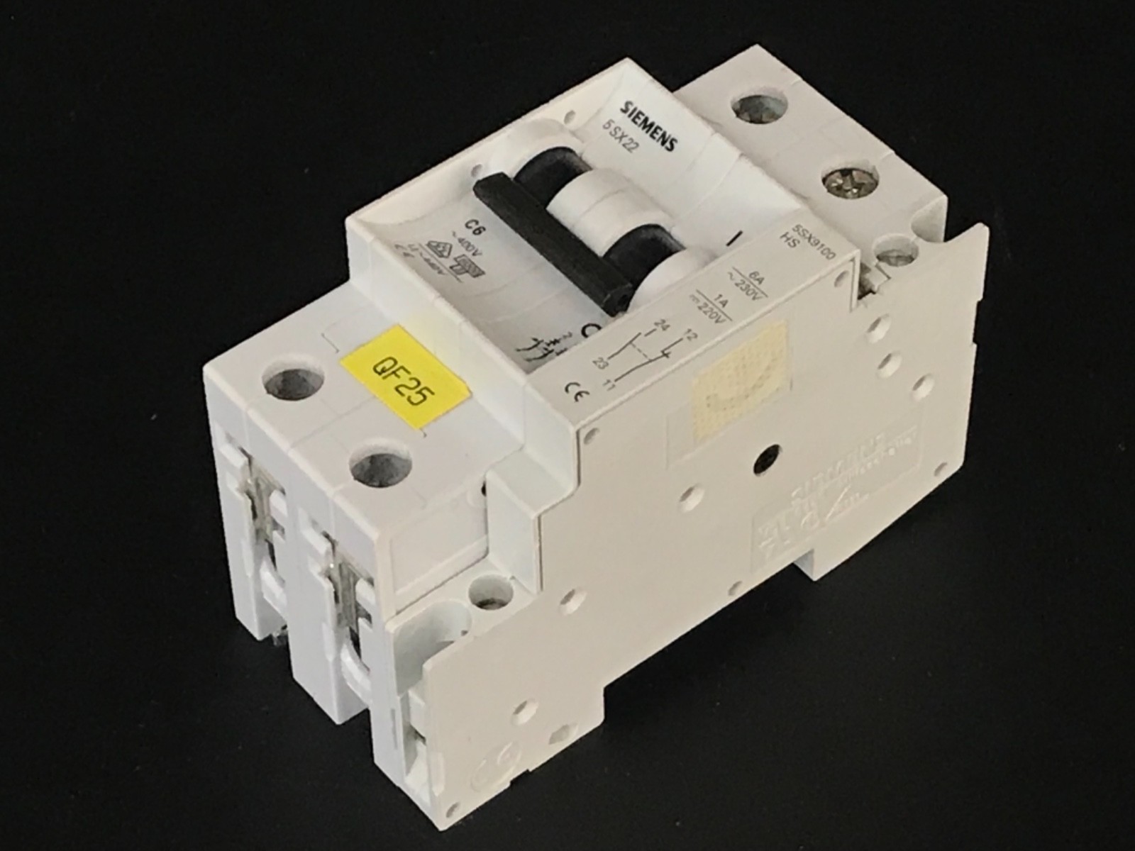 Used SIEMENS 5SX22 CIRCUIT BREAKER 5SX22C6, 400V, 2P, 6A, W/ 5SX9100-HS CONTACT BLOCK