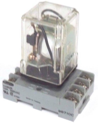 Used DAYTON 5X852E RELAY SOCKET W/ OMRON MK2EP-UA-AC120 RELAY