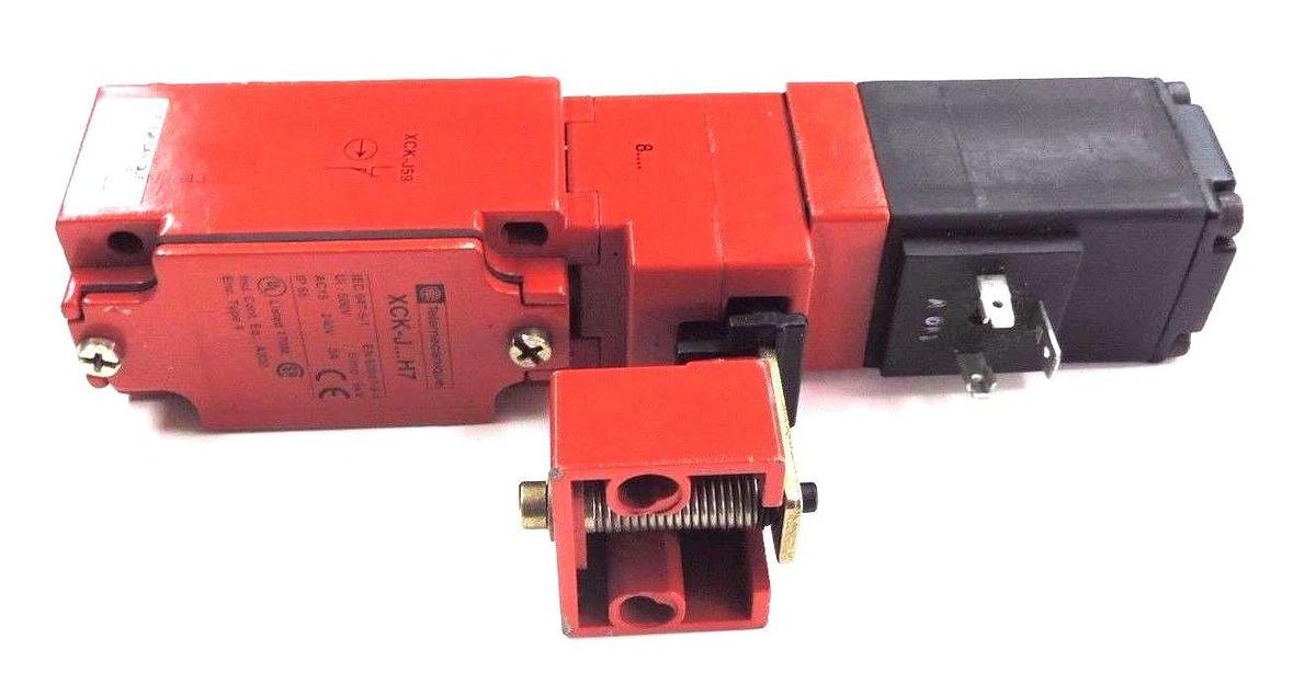 Used TELEMECANIQUE XCK-J5983F0 SAFETY INTERLOCK SWITCH W/ XCK-Y091 KEY, 110V COIL