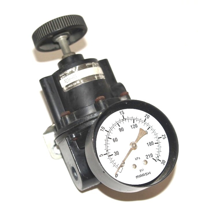 Used WATTS R230-02B REGULATOR, 1/4" NPT, 0-30 PSI, R23002B