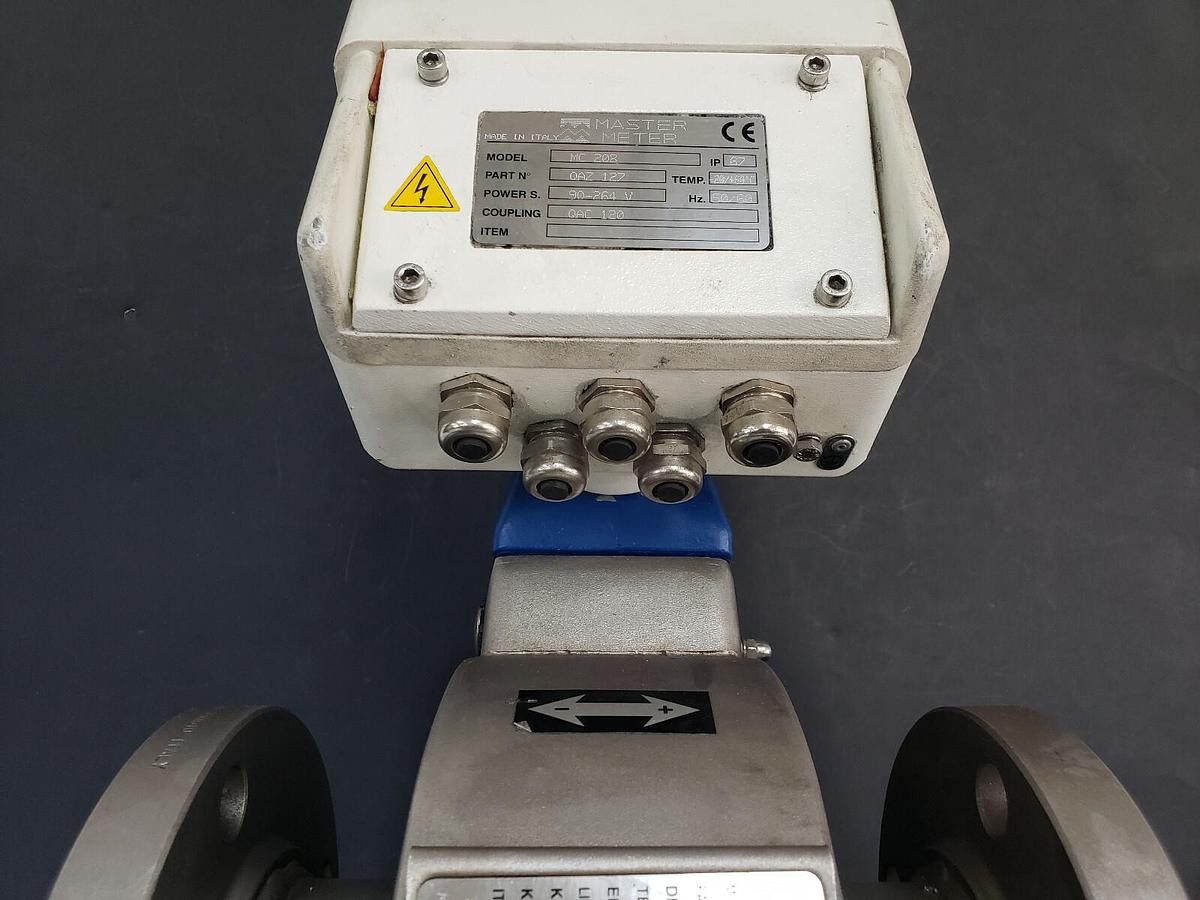 Used NEW MASTER METER MC-208 QAZ-127 FLOW METER CONTROLLER W/ MUT-2200 QAC-120 VALVE