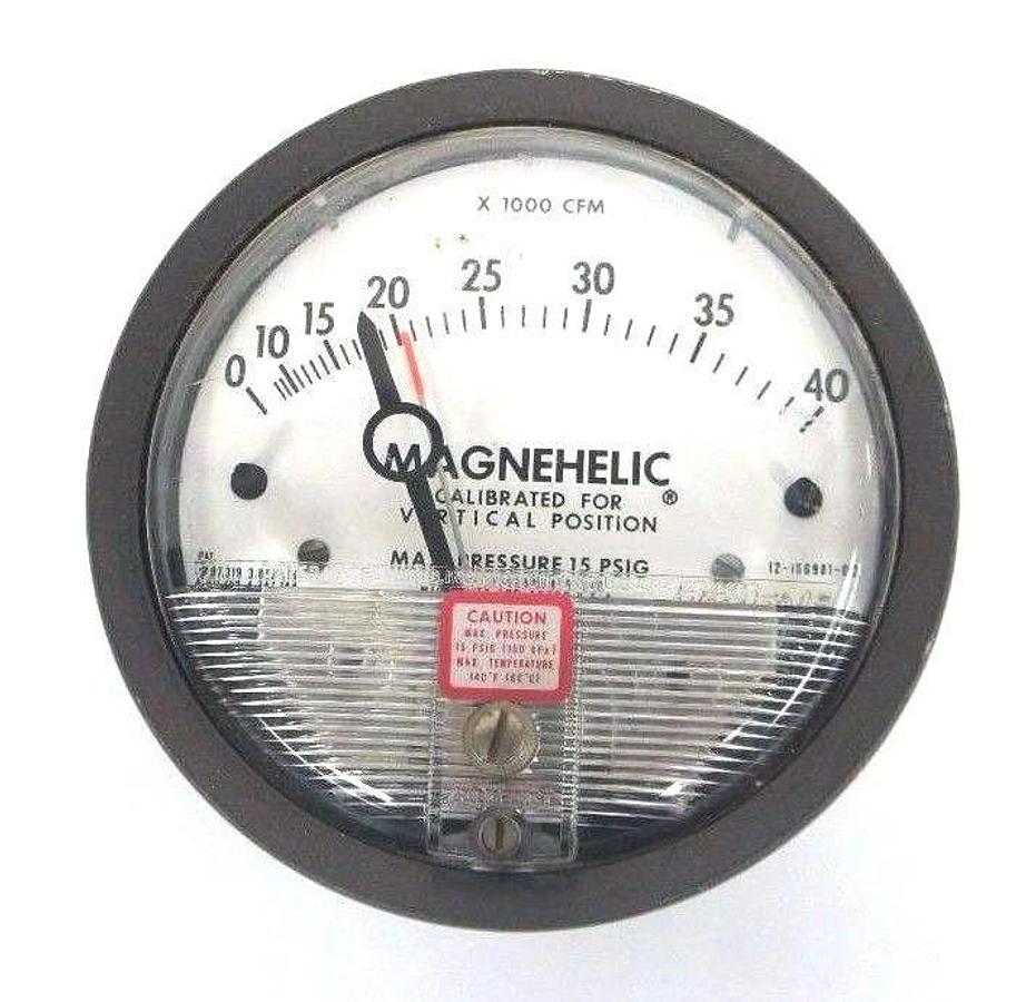 Used DWYER 12-166981-00 MAGNEHELIC PRESSURE GAUGE 15 PSIG MAX, 0-140, 1216698100