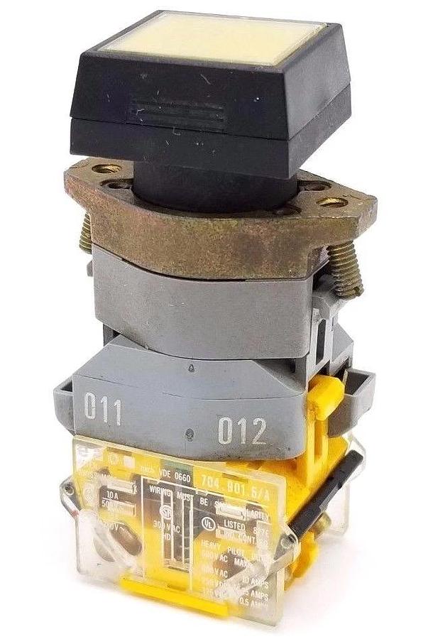 Used EAO 704.901.5/A SWITCHING ELEMENT W/ 704-950-0 LAMP BLOCK & BUTTON YELLOW