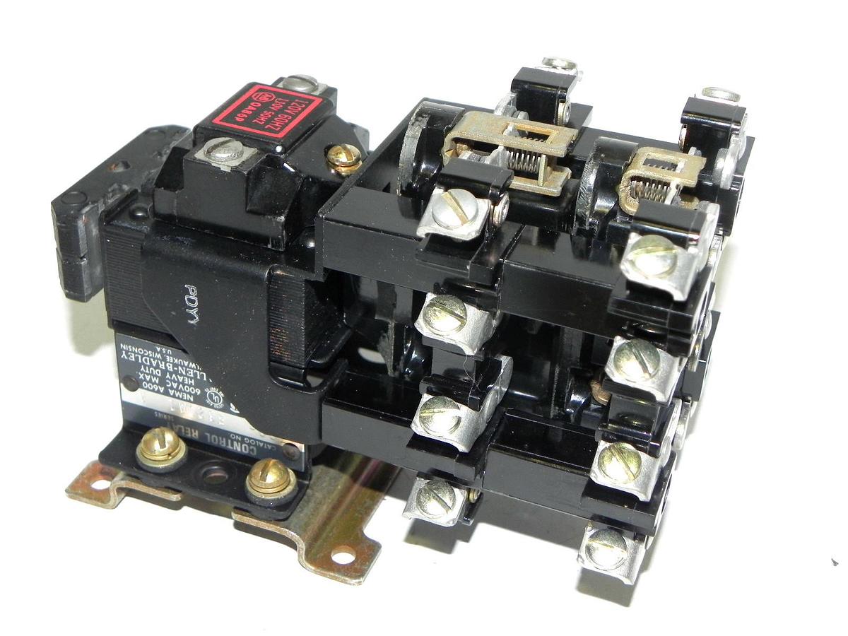 NIB ALLEN BRADLEY 700-B620A1 TYPE B AC RELAY SERIES A , 8 POLES 6NO-2NC OPEN