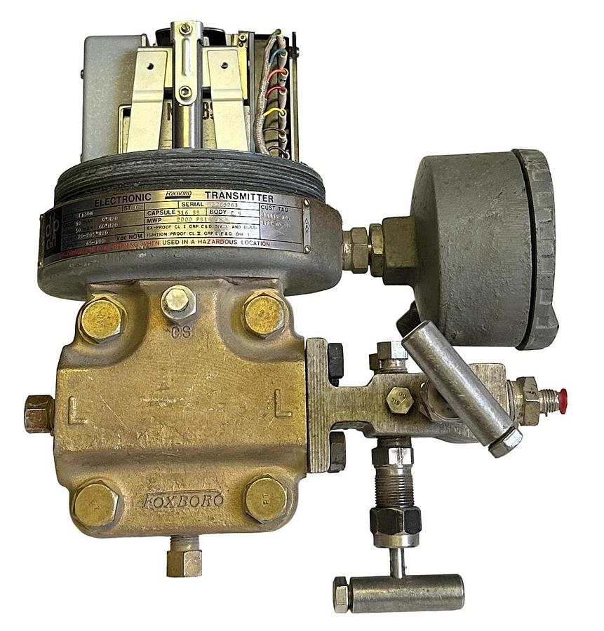 Used FOXBORO E13DM ELECTRONIC PRESSURE TRANSMITTER 65-100VDC 2000PSI 316SS CS BODY