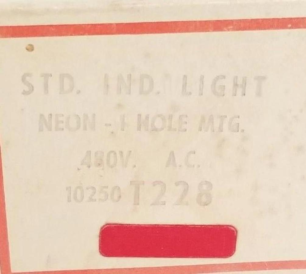 Used NIB CUTLER HAMMER 10250T228 INDICATOR LIGHT 440-480V NEON 1 HOLE MTG.