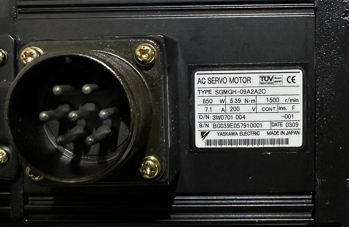NEW YASKAWA SGMGH-09A2A2C / SGMGH09A2A2C AC SERVO MOTOR 5.39Nm 7.1A  UTSAH-B17BB